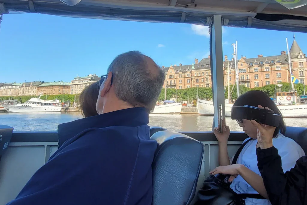 City-Check Stockholm – FemNews.de – Reisebericht über eine Städtereise nach Stockholm – Städte-Trip mit Kindern: Stockholm - Segway-Tour mit deinen Mädels oder den Kindern in Stockholm – Coole Tipps für einen Kurztrip mit den Mädels nach Stockholm – Der Oceanbus Stockholm ist auch auf dem Wasser unterwegs. Ein tolles Erlebnis. - Foto: Ready4FotoDesign.de für FemNews.de